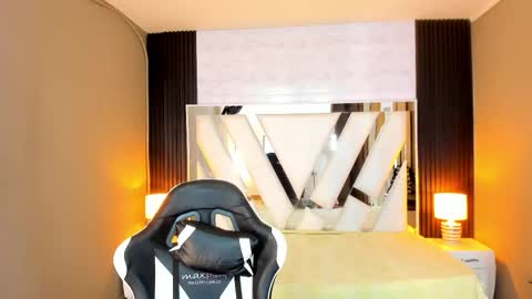  Linda  online show from January 9, 6:24 pm