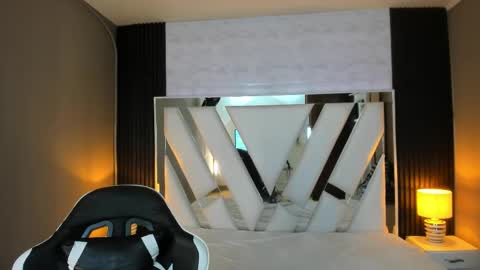  Linda  online show from December 16, 6:25 pm