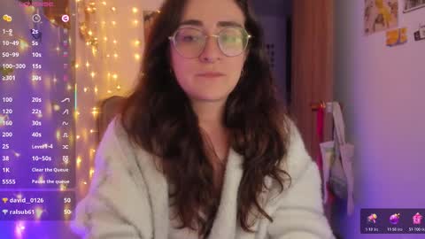 Giggles  online show from December 5, 2:00 am