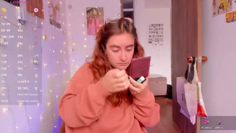 Giggles  online show from September 18, 2:21 pm