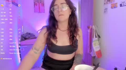 Giggles  online show from March 4, 12:07 am