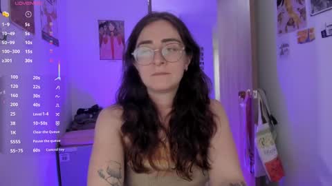 Giggles  online show from March 5, 1:47 am