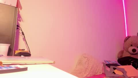 Lindaa maria  online show from September 30, 12:10 am