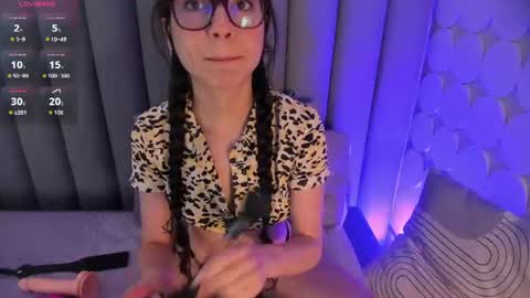 Linda  online show from July 23, 10:35 am