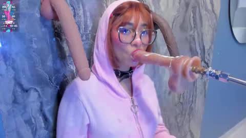 linda_sofi__ online show from October 4, 9:01 pm