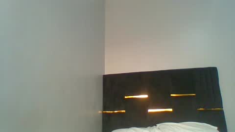 lindalovebird online show from June 24, 5:36 am