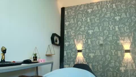  Lindsey  online show from October 2, 12:04 pm