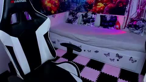 Tina online show from June 21, 6:14 pm