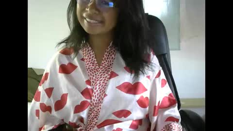 liora online show from April 19, 3:29 am