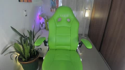 Lisa  online show from April 15, 12:30 pm