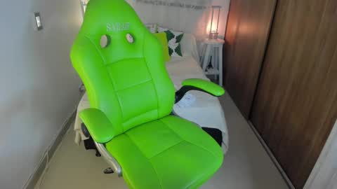 Snapshot of lisa_gerrard_ chatting on September 25, 11:17 am Lisa  online show from September 25, 11:17 am