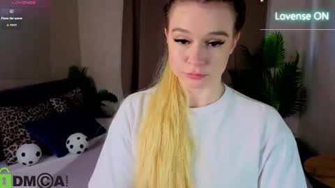 lisa_rabbit online show from July 14, 4:50 am