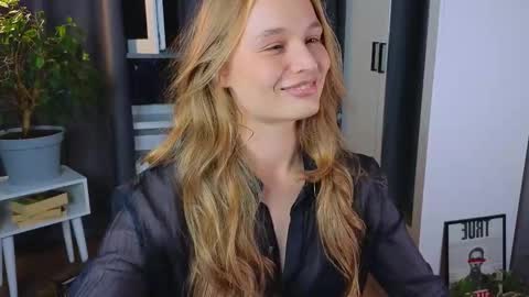 Elisabeth or Lisa online show from October 5, 8:27 pm