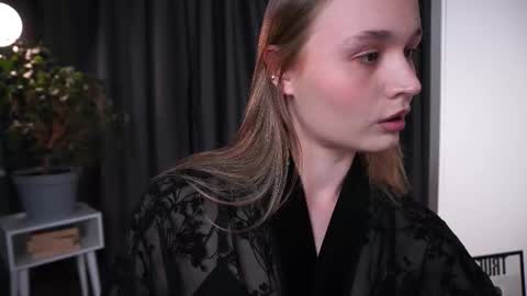 Elisabeth or Lisa online show from October 17, 8:02 pm