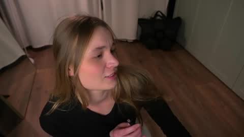 Elisabeth or Lisa online show from April 10, 8:24 pm