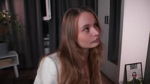 Elisabeth or Lisa online show from October 15, 7:58 pm