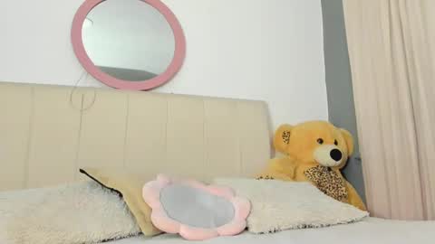 Snapshot of lisaa_a chatting on March 1, 4:26 am Lisa online show from March 1, 4:26 am