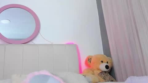 Snapshot of lisaa_a chatting on February 2, 3:21 am Lisa online show from February 2, 3:21 am