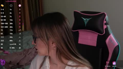 Snapshot of lisamayson chatting on October 28, 3:35 pm LISA online show from October 28, 3:35 pm