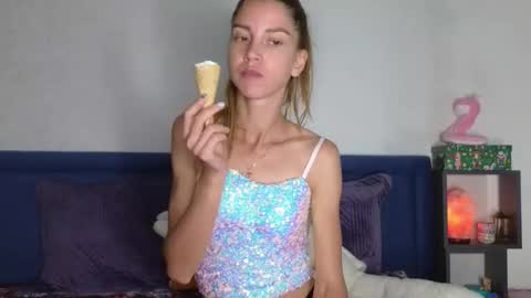 Snapshot of lisi4ka503933 chatting on September 16, 6:33 pm Lisi4ka online show from September 16, 6:33 pm