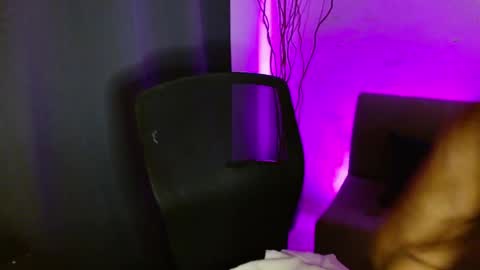  Liss  online show from April 9, 6:06 am