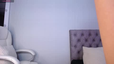 Snapshot of litle_lola chatting on October 21, 9:14 am LOLA online show from October 21, 9:14 am