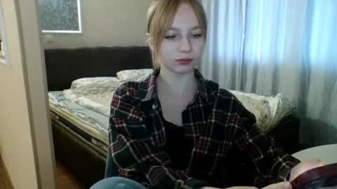 Snapshot of little_mariaa chatting on September 28, 1:20 pm Maria online show from September 28, 1:20 pm