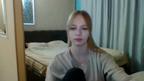 Snapshot of little_mariaa chatting on October 12, 5:15 pm Maria online show from October 12, 5:15 pm