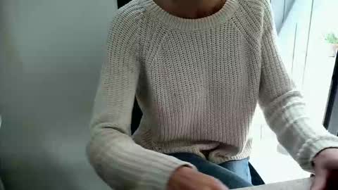 LittleAura online show from April 22, 1:40 pm