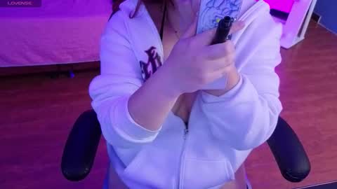 Angel  online show from February 3, 7:18 pm