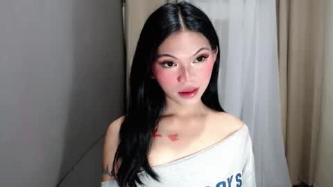 littlelace_ online show from March 16, 9:24 am