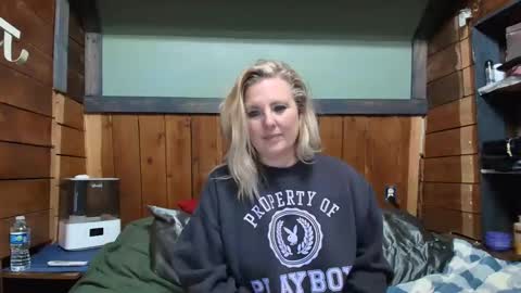 lisanixs online show from March 17, 8:25 pm