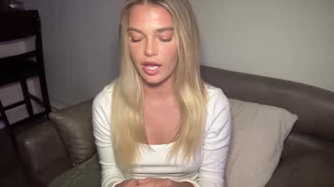 Marciabrady online show from December 19, 11:14 pm