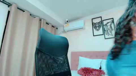 Sarahs Room online show from November 29, 10:17 pm