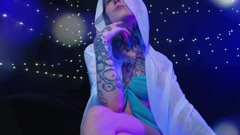 Niki  free tg channel with some photos gifs and info about streams  online show from November 21, 5:22 pm