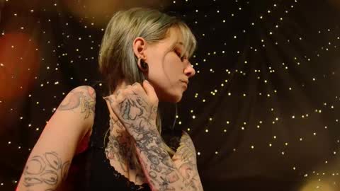 Niki  free tg channel with some photos gifs and info about streams  online show from January 12, 3:08 pm