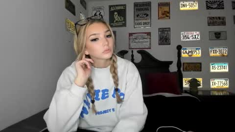 Livvy online show from December 15, 5:25 am