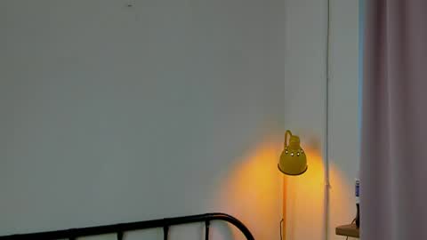 liyaflyhigh online show from April 25, 4:47 am