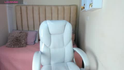 LIZ online show from March 12, 12:09 am