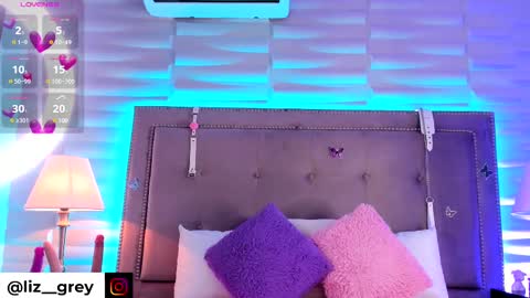 Snapshot of liz_grey_ chatting on March 11, 9:59 pm    online show from March 11, 9:59 pm