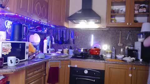 LizaCakes online show from January 21, 2:15 pm