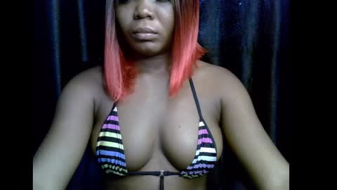 Snapshot of lizzy_petite chatting on October 23, 7:43 am lizzy online show from October 23, 7:43 am