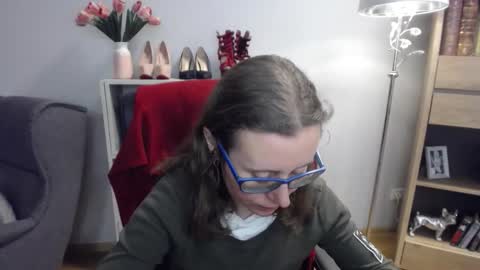 Lizzy online show from December 5, 6:45 am