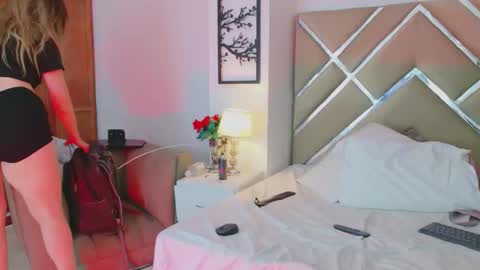 Liz  online show from February 6, 12:03 am