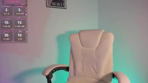 lizzyponcee online show from October 5, 6:55 am