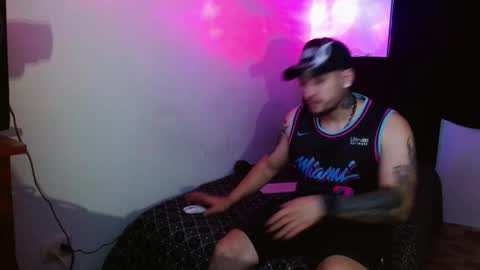 lliamm 2 online show from November 17, 8:06 am