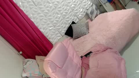 Snapshot of lobotara69 chatting on February 25, 3:52 am Thea online show from February 25, 3:52 am