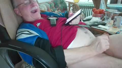 Snapshot of loewe39238 chatting on January 19, 3:10 pm loewe39238 online show from January 19, 3:10 pm