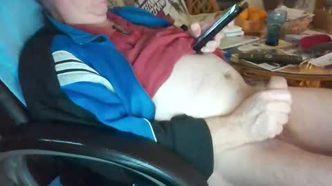 Snapshot of loewe39238 chatting on December 8, 1:08 am loewe39238 online show from December 8, 1:08 am