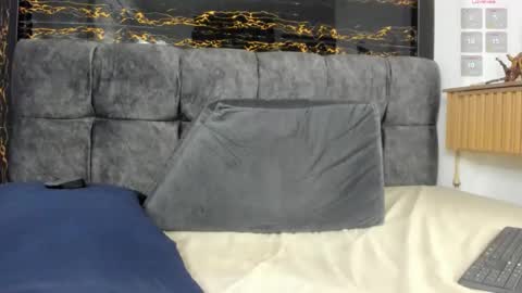 logan_griffin online show from February 4, 6:50 am